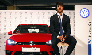 temporada 13/14. presentación Volksewagen. Oliver hablando en zona mixta de Volkswagen en el estadio