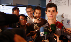 temporada 13/14. Acto día del corazón. Courtois atendiendo a los medios tras el acto