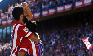 Temporada 13/14. Partido Atlético de Madrid-Celta. Vicente Calderón. Arda celebrando un gol con Costa