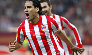 Temporada 11/12. Final Europa League. Falcao celebrando el gol en el césped del Estadio de Bucarest