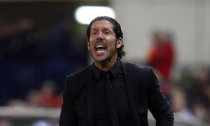 Temporada 13/14. Partido Atlético de Madrid-Betis. Simeone dando órdenes en la banda
