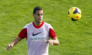 Temporada 13/14. Entrenamiento. Equipo entrenando en Majadahonda. Mario rematando un balón de cabeza