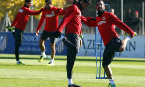temporada 13/14. Entrenamiento en la Ciudad deportiva de Majadahonda. Arda y Costa ejercitandose