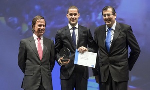 Mario Suárez recibe el premio a Mejor Deportista del año 2013 concedido por el Ayuntamiento de Alcobendas.