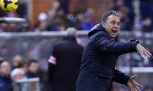 temporada 13/14. Partido Atlético de Madrid- Levante. Caparrós en la banda