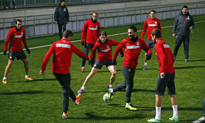 temporada 13/14. Entrenamiento en la Ciudad deportiva de Majadahonda. Rondo durante el entrenamiento