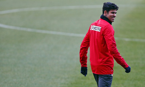 temporada 13/14. Equipo entrenando en el Calderón. Costa sonriendo durante el entrenamiento