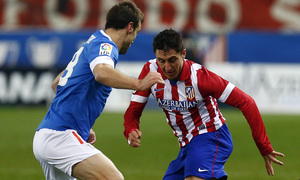 temporada 13/14. Partido Atlético de Madrid - Bilbao . Copa del Rey. Cristian Rodríguez con el balón