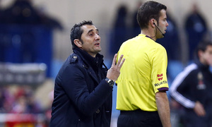 temporada 13/14. Partido Atlético de Madrid - Bilbao . Copa del Rey. Valverde dando órdenes en la banda