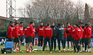 temporada 13/14. Entrenamiento en la Ciudad deportiva de Majadahonda. Simeone dando órdenes durante el entrenamiento
