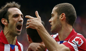 temporada 13/14. Partido Atlético de Madrid Real Madrid. Juanfran Mario y Koke celebrando un gol