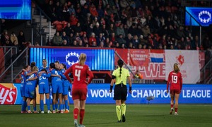 Temp. 25-26 | UEFA Women's Champions League | Twente - Atlético de Madrid Femenino | Piña celebración 3