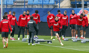 temporada 13/14. Equipo entrenando en el Calderón. Jugadores realizando ejercicios físicos