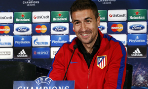 temporada 13/14. Rueda de prensa de Champions. Gabi atendiendo a los medios