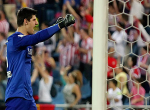 temporada 13/14. Partido Atlético de Madrid- Elche. Courtois celebrando un gol. ALEXANDER MARÍN