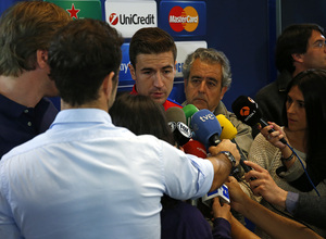 temporada 13!14. Canutazo Champions. Gabi atendiendo  a los medios de comunicacion