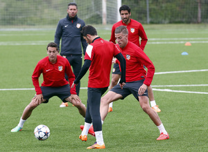 temporada 13/14. Entrenamiento en la Ciudad deportiva de Majadahonda. Jugadores haciendo rondos
