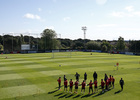 temporada 13/14. Entrenamiento en la Ciudad deportiva de Majadahonda. Jugadores escuchando las órdenes de Simeone