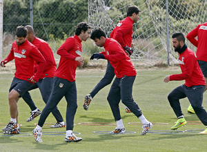 temporada 13/14. Entrenamiento en los Ángeles de San Rafael. Jugadores corriendo en los Ángeles de San Rafael