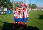 Los jugadores rojiblancos celebran el tercer gol del Atlético B ante el Caudal, que certificaba la permanencia en Segunda B