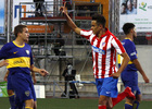 Juan Moreno celebra el tanto que, de penalti, adelantaba a los rojiblancos ante Boca Juniors