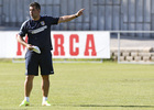 Temporada 14-15. Óscar Mena da instrucciones en el entrenamiento Atlético de Madrid B en Majadahonda. 