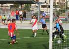 Villa marca uno de los dos goles que le hizo al Colmenar con el Atlético C