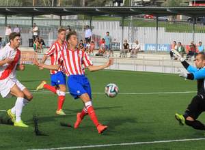Nacho Buil remata a puerta en el partido disputado ante el Colmenar