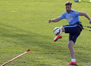 temporada 14/15 . Entrenamiento en la Ciudad deportiva de Majadahonda. Ansaldi rematando a puerta