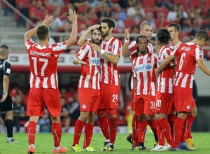 Olympiacos. Los jugadores celebran un gol vs OFI Creta