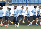 temporada 14/15 . Entrenamiento en el estadio Vicente Calderón. Jugadores realizando ejercicios físicos durante el entrenamiento