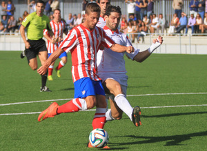 Leandro dispara a puerta para hacer el 1-0 ante el Torrejón