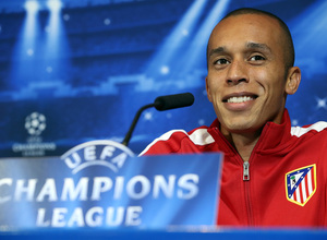 temporada 14/15. Rueda de prensa previa de Champions contra Malmo. Miranda durante la rueda de prensa en el estadio Vicente Calderón