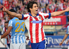 Temporada 14-15. Jornada 12. Atlético de Madrid-Málaga. Tiago celebra el gol con los brazos abiertos.