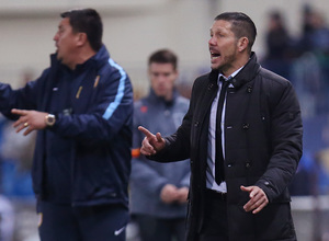 temporada 14/15. Partido Atlético de Madrid Olympiacos. Simeone y Burgos durante el partido