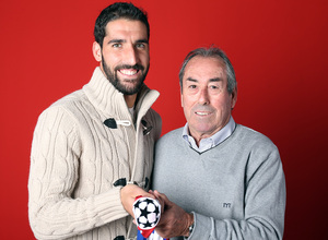 Adelardo y Raúl García, jugadores con más partidos en competición europea con la camiseta del Atlético 