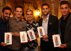 Gámez, Giménez, Mario Suárez, Jiménez, Griezmann con sus nuevas tablets Huawei 
