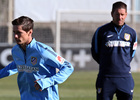 Simeone observa las evoluciones de Fernando Torres
