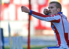 Temporada 14-15. Jornada 17. Atlético de Madrid-Levante. Griezmann celebra su gol haciendo el arquero.