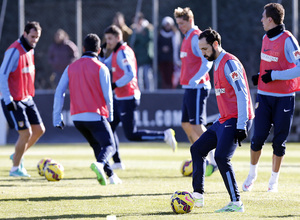 temporada 14/15. Entrenamiento en la ciudad deportiva de Majadahonda. Juanfran con el balón durante el entrenamiento