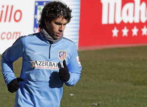 temporada 14/15. Entrenamiento en el estadio Vicente Calderón. Tiago corriendo durante el entrenamiento