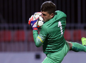 Youth League. Octavos de final. Atlético de Madrid - Arsenal. Carlos Marín atrapa un disparo elevado.