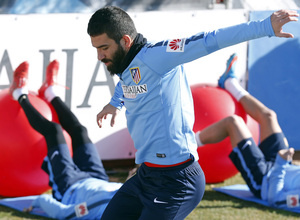 temporada 14/15. Entrenamiento en la ciudad deportiva de Majadahonda. Arda realizando ejercicios físicos durante el entrenamiento