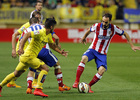 Temporada 14-15. Jornada 34. Villarreal - Atlético de Madrid. Juanfran recorta ante la presión rival.