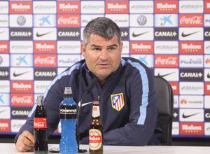 Roberto Fresnedoso, entrenador del Atlético B, en la rueda de Prensa posterior al partido contra el Barakaldo