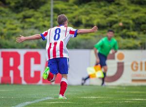 Villa celebra el gol que, a la postre, significaría la victoria del Atlético B frente al Barakaldo