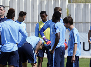 temporada 14/15. Entrenamiento en la ciudad deportiva de Majadahonda. Roberto Fresnedoso dando órdenes durante el entrenamiento