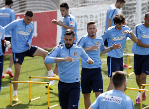 temporada 14/15. Entrenamiento en la ciudad deportiva de Majadahonda. Jugadores realizando ejercicios físicos durante el entrenamiento