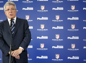 temporada 14/15. Enrique Cerezo atiende a los medios en la presentación de Plus500