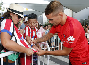 temporada 15/16. Llegada a los Ángeles de San Rafael. Griezmann con los aficionados